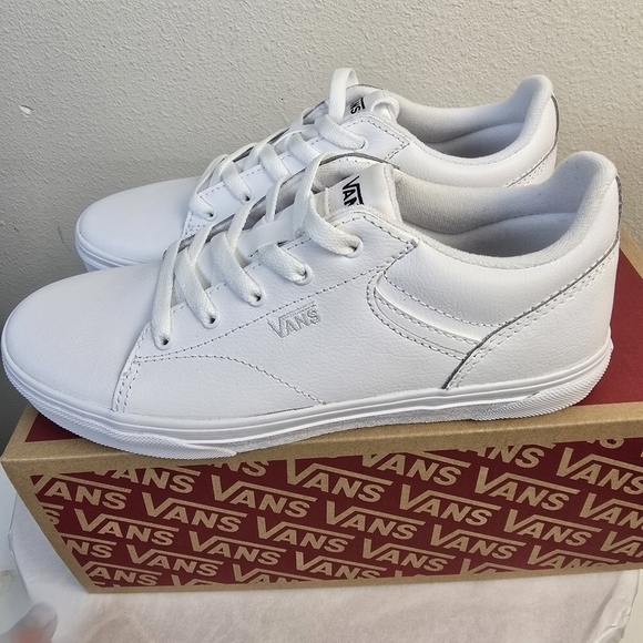 Van's Seldan Style Youth Size 6 White Leather Tennis Shoe Sneaker - Picture 3 of 9